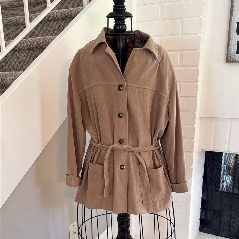 Vintage Tan Trench Coat with Belt and Relaxed Fit